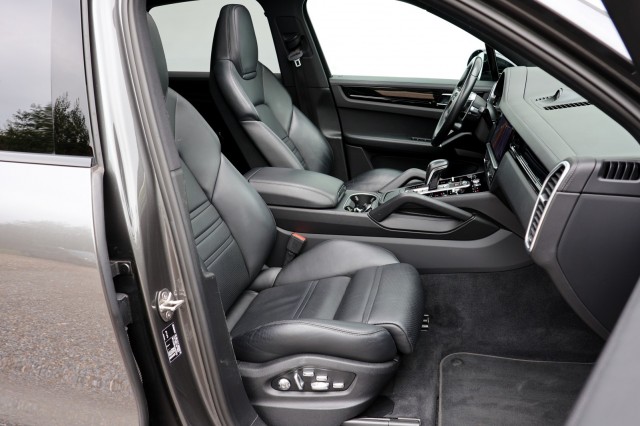 PORSCHE CAYENNE 3.0 E-Hybrid - 462 pk **Sport Chrono Plus / Pano / Head up, Autobedrijf Ploemen Meerssen BV, Meerssen