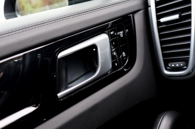 PORSCHE CAYENNE 3.0 E-Hybrid - 462 pk **Sport Chrono Plus / Pano / Head up, Autobedrijf Ploemen Meerssen BV, Meerssen