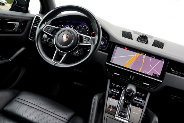 PORSCHE CAYENNE 3.0 E-Hybrid - 462 pk **Sport Chrono Plus / Pano / Head up, Autobedrijf Ploemen Meerssen BV, Meerssen