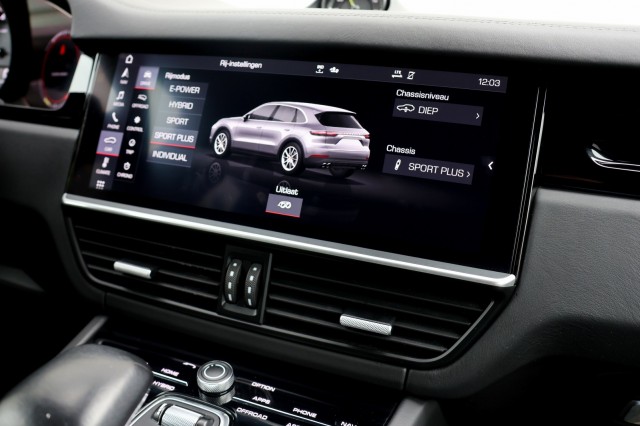 PORSCHE CAYENNE 3.0 E-Hybrid - 462 pk **Sport Chrono Plus / Pano / Head up, Autobedrijf Ploemen Meerssen BV, Meerssen