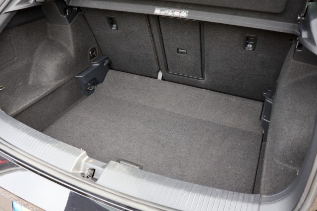 VOLKSWAGEN T-ROC 1.0 TSI Style - 110 pk **Active info / Trekhaak / Navi / ACC, Autobedrijf Ploemen Meerssen BV, Meerssen