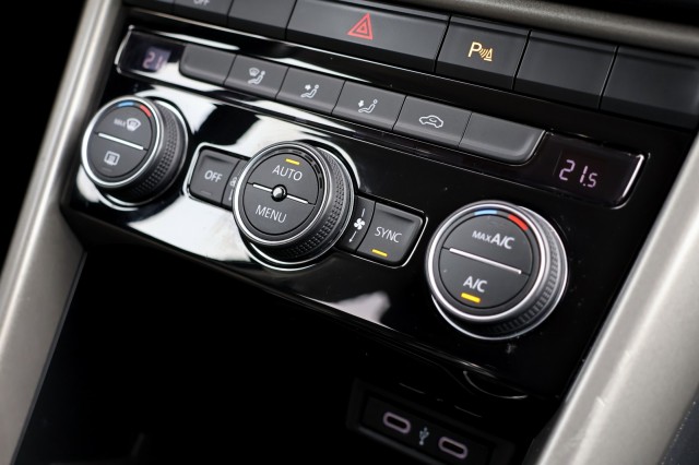 VOLKSWAGEN T-ROC 1.0 TSI Style - 110 pk **Active info / Trekhaak / Navi / ACC, Autobedrijf Ploemen Meerssen BV, Meerssen