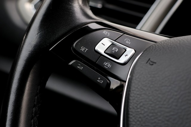 VOLKSWAGEN T-ROC 1.0 TSI Style - 110 pk **Active info / Trekhaak / Navi / ACC, Autobedrijf Ploemen Meerssen BV, Meerssen