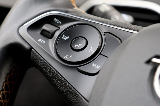 OPEL CROSSLAND X 1.2 Turbo Innovation - 110 pk **Trekhaak / Led / Carplay / Navi, Autobedrijf Ploemen Meerssen BV, Meerssen