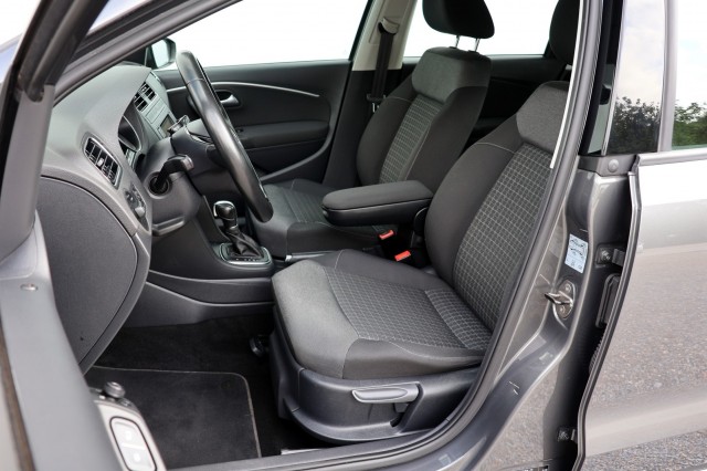 VOLKSWAGEN POLO 1.2 TSI DSG Auto Comfortline - 90 pk **Navi / Climate / Cruise, Autobedrijf Ploemen Meerssen BV, Meerssen