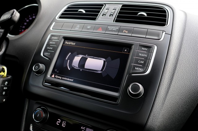 VOLKSWAGEN POLO 1.2 TSI DSG Auto Comfortline - 90 pk **Navi / Climate / Cruise, Autobedrijf Ploemen Meerssen BV, Meerssen