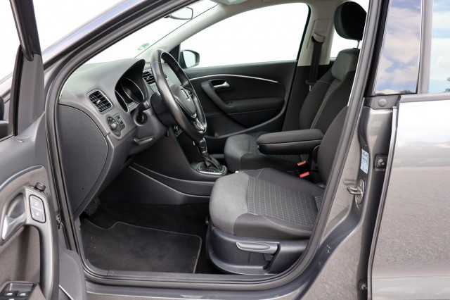 VOLKSWAGEN POLO 1.2 TSI DSG Auto Comfortline - 90 pk **Navi / Climate / Cruise, Autobedrijf Ploemen Meerssen BV, Meerssen