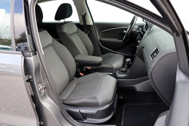 VOLKSWAGEN POLO 1.2 TSI DSG Auto Comfortline - 90 pk **Navi / Climate / Cruise, Autobedrijf Ploemen Meerssen BV, Meerssen