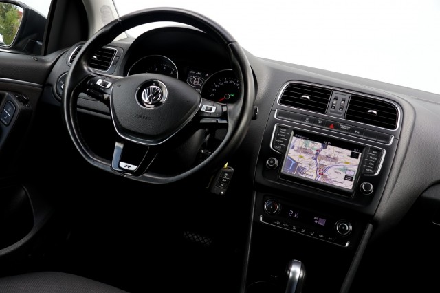 VOLKSWAGEN POLO 1.2 TSI DSG Auto Comfortline - 90 pk **Navi / Climate / Cruise, Autobedrijf Ploemen Meerssen BV, Meerssen