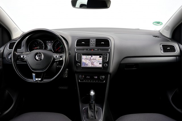 VOLKSWAGEN POLO 1.2 TSI DSG Auto Comfortline - 90 pk **Navi / Climate / Cruise, Autobedrijf Ploemen Meerssen BV, Meerssen