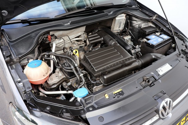 VOLKSWAGEN POLO 1.2 TSI DSG Auto Comfortline - 90 pk **Navi / Climate / Cruise, Autobedrijf Ploemen Meerssen BV, Meerssen