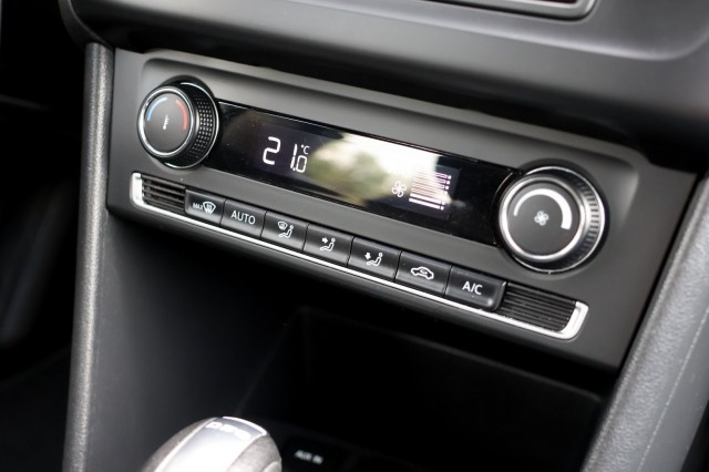 VOLKSWAGEN POLO 1.2 TSI DSG Auto Comfortline - 90 pk **Navi / Climate / Cruise, Autobedrijf Ploemen Meerssen BV, Meerssen