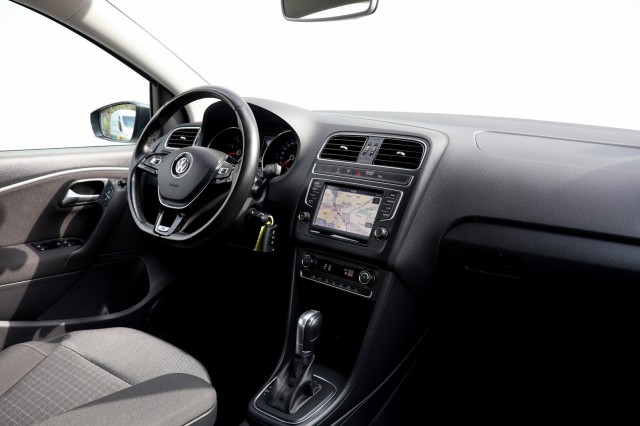 VOLKSWAGEN POLO 1.2 TSI DSG Auto Comfortline - 90 pk **Navi / Climate / Cruise, Autobedrijf Ploemen Meerssen BV, Meerssen