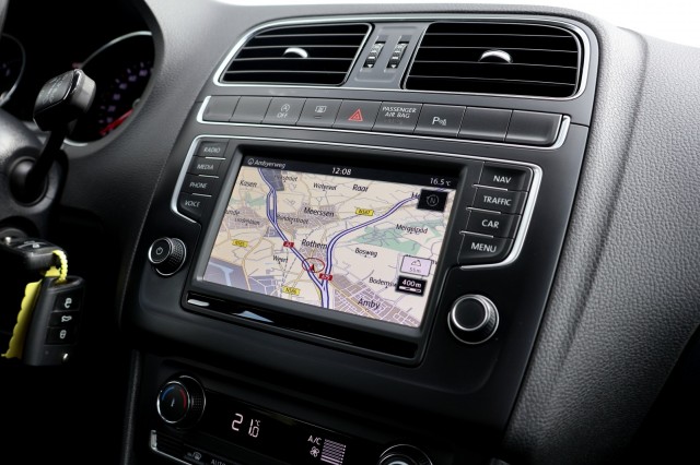 VOLKSWAGEN POLO 1.2 TSI DSG Auto Comfortline - 90 pk **Navi / Climate / Cruise, Autobedrijf Ploemen Meerssen BV, Meerssen