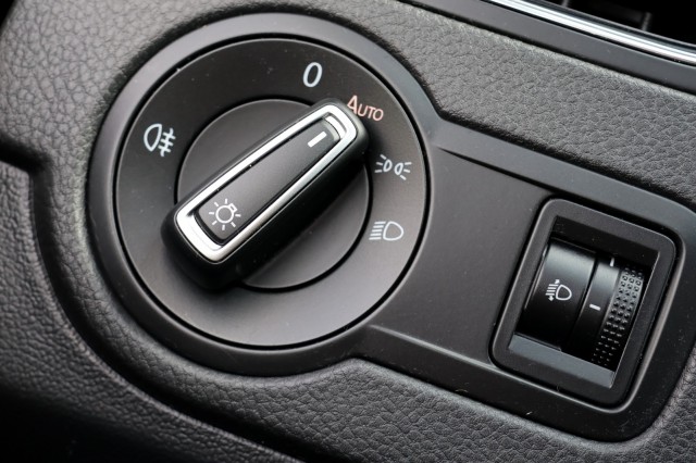 VOLKSWAGEN POLO 1.2 TSI DSG Auto Comfortline - 90 pk **Navi / Climate / Cruise, Autobedrijf Ploemen Meerssen BV, Meerssen