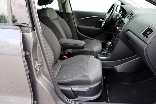 VOLKSWAGEN POLO 1.2 TSI DSG Auto Comfortline - 90 pk **Navi / Climate / Cruise, Autobedrijf Ploemen Meerssen BV, Meerssen