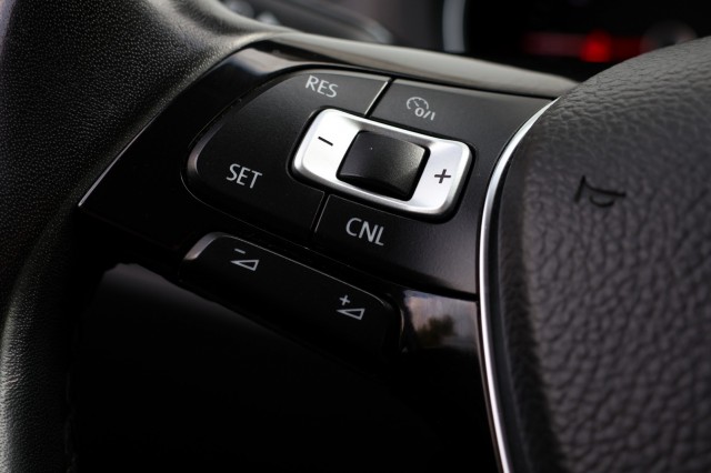 VOLKSWAGEN POLO 1.2 TSI DSG Auto Comfortline - 90 pk **Navi / Climate / Cruise, Autobedrijf Ploemen Meerssen BV, Meerssen