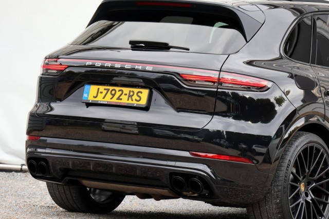 PORSCHE CAYENNE 3.0 E-Hybrid - 462 pk **Sport Chrono Plus / Pano / BOSE, Autobedrijf Ploemen Meerssen BV, Meerssen