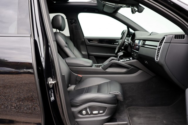 PORSCHE CAYENNE 3.0 E-Hybrid - 462 pk **Sport Chrono Plus / Pano / BOSE, Autobedrijf Ploemen Meerssen BV, Meerssen