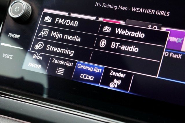 VOLKSWAGEN TAIGO 1.0 TSI R-Line Business - 110 pk **Pano / IQ Light / ACC / Keyless, Autobedrijf Ploemen Meerssen BV, Meerssen