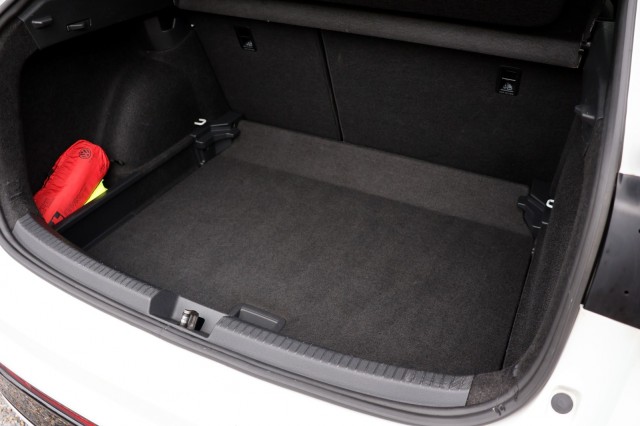 VOLKSWAGEN TAIGO 1.0 TSI R-Line Business - 110 pk **Pano / IQ Light / ACC / Keyless, Autobedrijf Ploemen Meerssen BV, Meerssen