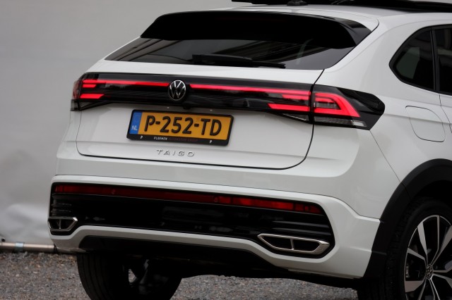 VOLKSWAGEN TAIGO 1.0 TSI R-Line Business - 110 pk **Pano / IQ Light / ACC / Keyless, Autobedrijf Ploemen Meerssen BV, Meerssen