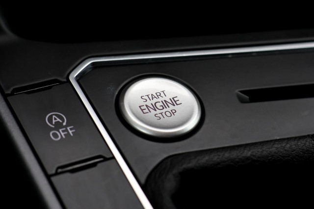 VOLKSWAGEN TAIGO 1.0 TSI R-Line Business - 110 pk **Pano / IQ Light / ACC / Keyless, Autobedrijf Ploemen Meerssen BV, Meerssen