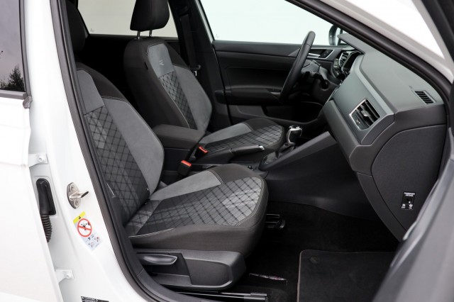 VOLKSWAGEN TAIGO 1.0 TSI R-Line Business - 110 pk **Pano / IQ Light / ACC / Keyless, Autobedrijf Ploemen Meerssen BV, Meerssen