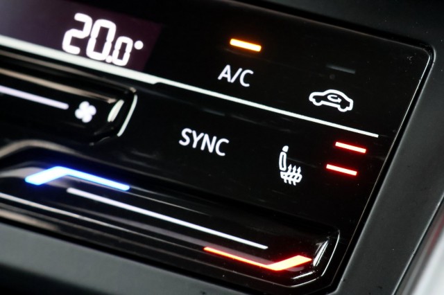 VOLKSWAGEN TAIGO 1.0 TSI R-Line Business - 110 pk **Pano / IQ Light / ACC / Keyless, Autobedrijf Ploemen Meerssen BV, Meerssen