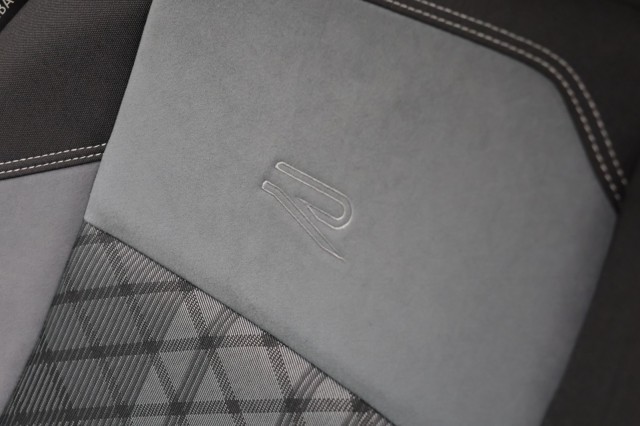 VOLKSWAGEN TAIGO 1.0 TSI R-Line Business - 110 pk **Pano / IQ Light / ACC / Keyless, Autobedrijf Ploemen Meerssen BV, Meerssen