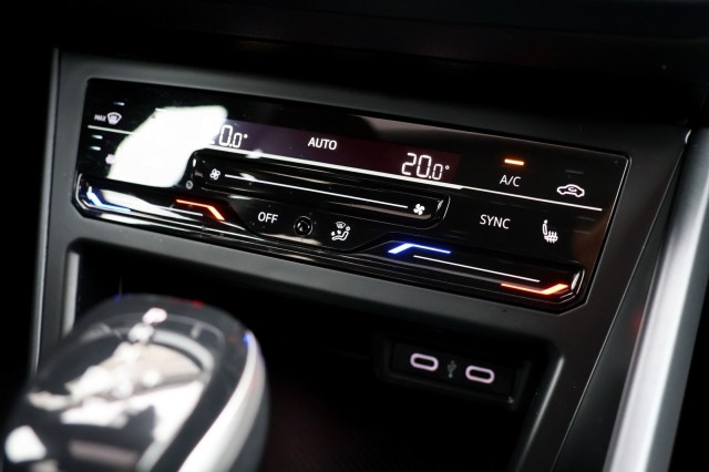 VOLKSWAGEN TAIGO 1.0 TSI R-Line Business - 110 pk **Pano / IQ Light / ACC / Keyless, Autobedrijf Ploemen Meerssen BV, Meerssen