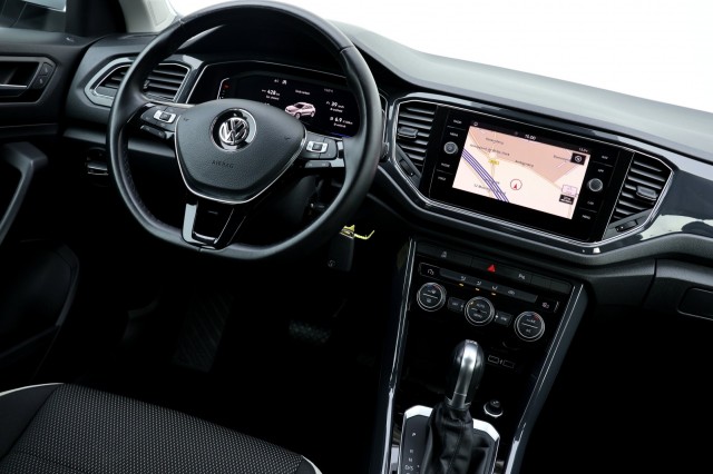VOLKSWAGEN T-ROC 1.5 TSI DSG Sport - 150 pk **Virtual / 1e eig / NAP / Led , Autobedrijf Ploemen Meerssen BV, Meerssen