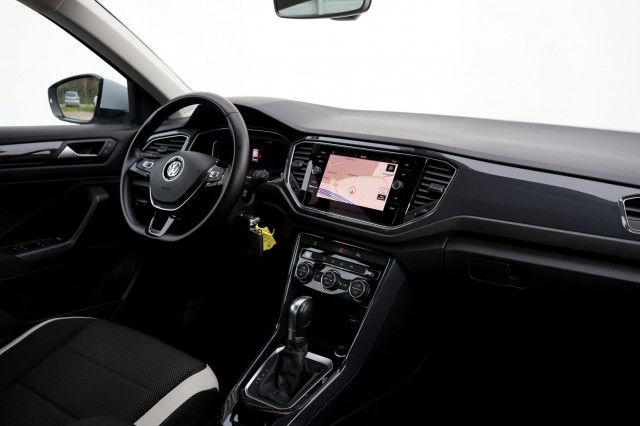 VOLKSWAGEN T-ROC 1.5 TSI DSG Sport - 150 pk **Virtual / 1e eig / NAP / Led , Autobedrijf Ploemen Meerssen BV, Meerssen