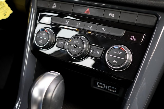 VOLKSWAGEN T-ROC 1.5 TSI DSG Sport - 150 pk **Virtual / 1e eig / NAP / Led , Autobedrijf Ploemen Meerssen BV, Meerssen