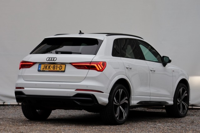 AUDI Q3 45 TFSI e S-Line - 245 pk **Pano / Trekhaak / Sonos / Carbon, Autobedrijf Ploemen Meerssen BV, Meerssen