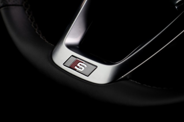 AUDI Q3 45 TFSI e S-Line - 245 pk **Pano / Trekhaak / Sonos / Carbon, Autobedrijf Ploemen Meerssen BV, Meerssen