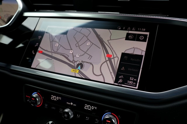 AUDI Q3 45 TFSI e S-Line - 245 pk **Pano / Trekhaak / Sonos / Carbon, Autobedrijf Ploemen Meerssen BV, Meerssen