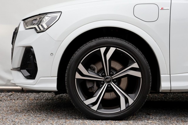 AUDI Q3 45 TFSI e S-Line - 245 pk **Pano / Trekhaak / Sonos / Carbon, Autobedrijf Ploemen Meerssen BV, Meerssen