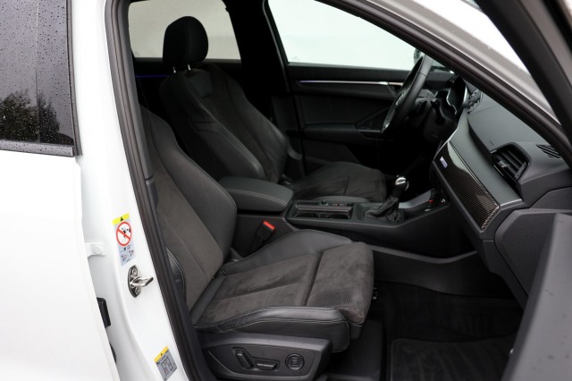 AUDI Q3 45 TFSI e S-Line - 245 pk **Pano / Trekhaak / Sonos / Carbon, Autobedrijf Ploemen Meerssen BV, Meerssen