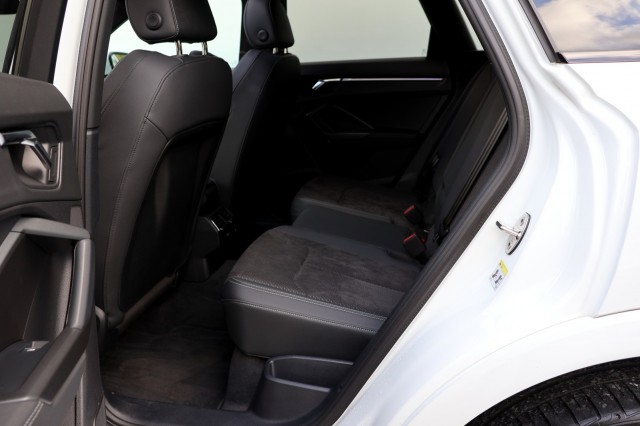 AUDI Q3 45 TFSI e S-Line - 245 pk **Pano / Trekhaak / Sonos / Carbon, Autobedrijf Ploemen Meerssen BV, Meerssen