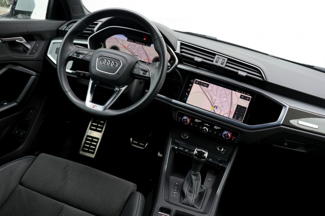 AUDI Q3 45 TFSI e S-Line - 245 pk **Pano / Trekhaak / Sonos / Carbon, Autobedrijf Ploemen Meerssen BV, Meerssen