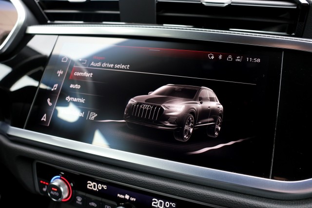 AUDI Q3 45 TFSI e S-Line - 245 pk **Pano / Trekhaak / Sonos / Carbon, Autobedrijf Ploemen Meerssen BV, Meerssen