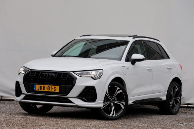 AUDI Q3 45 TFSI e S-Line - 245 pk **Pano / Trekhaak / Sonos / Carbon, Autobedrijf Ploemen Meerssen BV, Meerssen