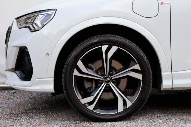 AUDI Q3 45 TFSI e S-Line - 245 pk **Pano / Trekhaak / Sonos / Carbon, Autobedrijf Ploemen Meerssen BV, Meerssen