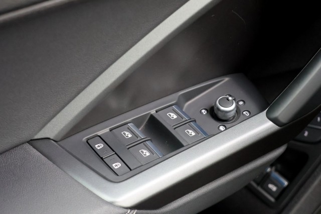 AUDI Q3 45 TFSI e S-Line - 245 pk **Pano / Trekhaak / Sonos / Carbon, Autobedrijf Ploemen Meerssen BV, Meerssen