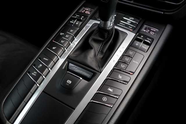 PORSCHE MACAN 2.0 - 245 pk **Pano / BOSE / Camera / Memory stoel, Autobedrijf Ploemen Meerssen BV, Meerssen