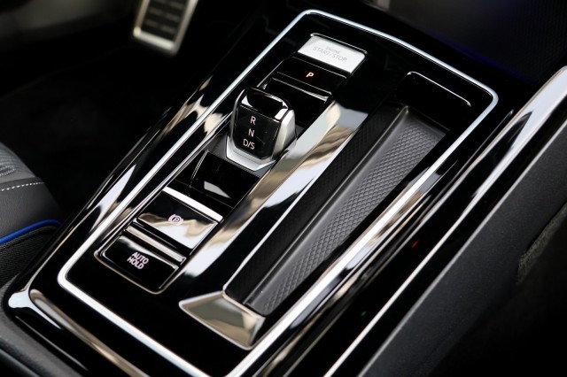 VOLKSWAGEN GOLF 1.5 eTSI R-Line Edition - 150 pk **Camera / Keyless / 18 inch, Autobedrijf Ploemen Meerssen BV, Meerssen