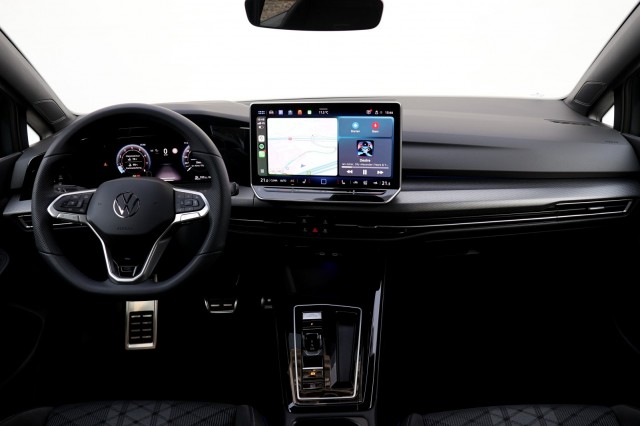 VOLKSWAGEN GOLF 1.5 eTSI R-Line Edition - 150 pk **Camera / Keyless / 18 inch, Autobedrijf Ploemen Meerssen BV, Meerssen