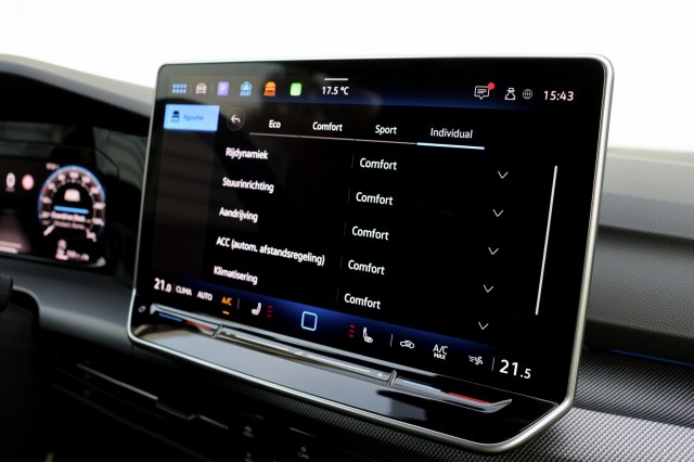 VOLKSWAGEN GOLF 1.5 eTSI R-Line Edition - 150 pk **Camera / Keyless / 18 inch, Autobedrijf Ploemen Meerssen BV, Meerssen