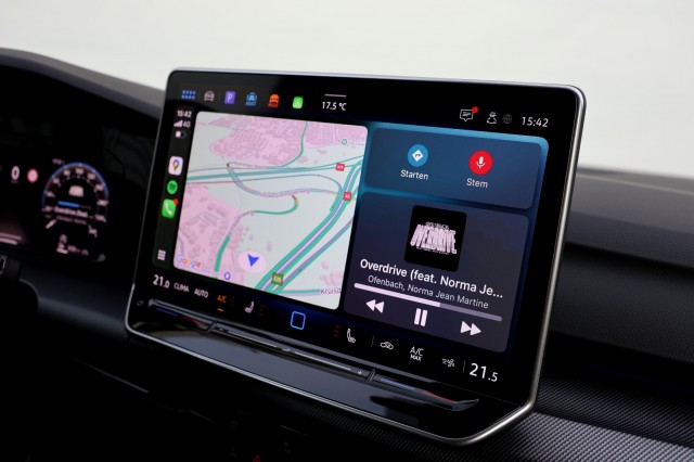 VOLKSWAGEN GOLF 1.5 eTSI R-Line Edition - 150 pk **Camera / Keyless / 18 inch, Autobedrijf Ploemen Meerssen BV, Meerssen